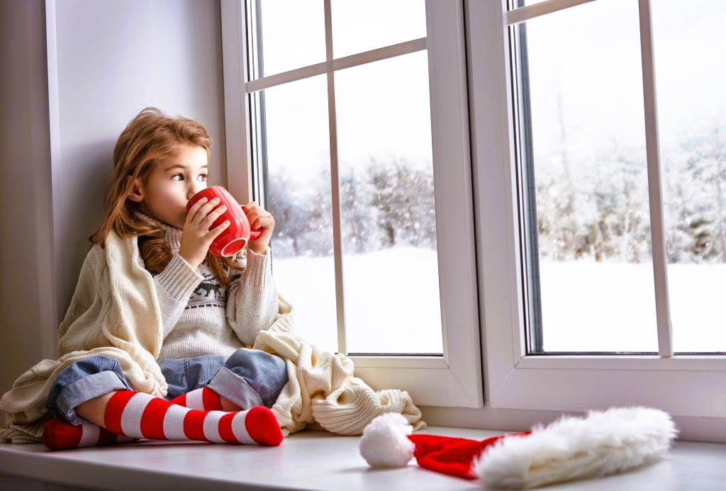 the child is warm on the windowsill 